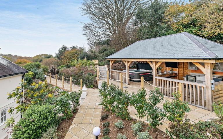 Outdoor Eating, Dining, Kitchen & Hottub area in the Garden